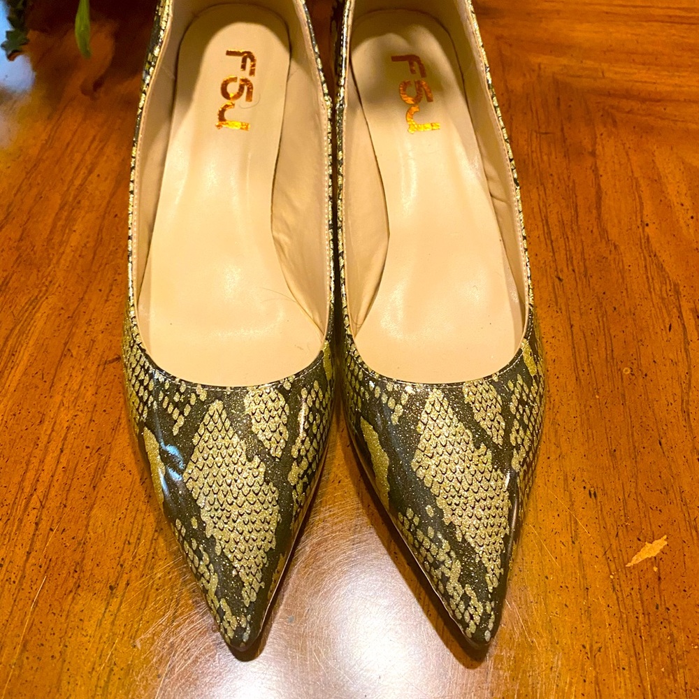 FSJ  Python Print Patent Kitten heeled pumbs. Gold Cream & Dark Brown, 10 M, NEW